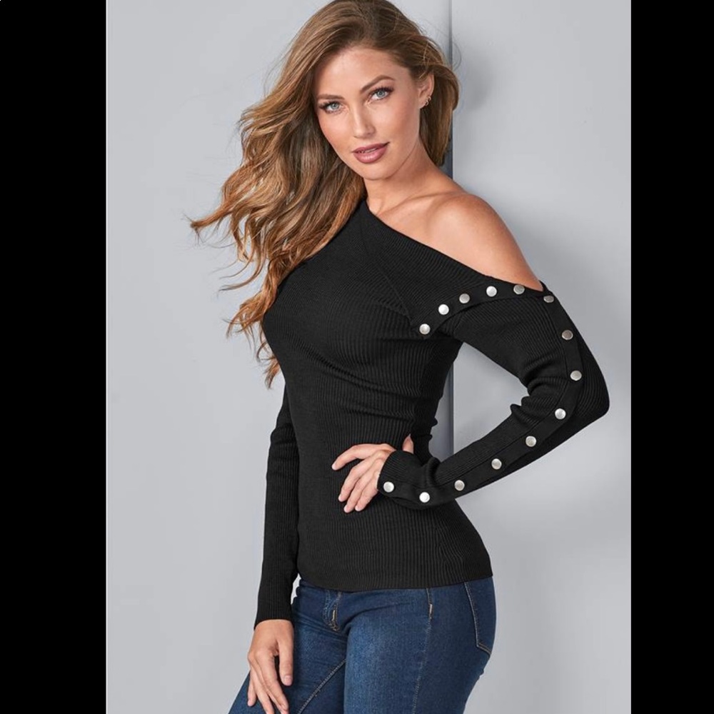 Venus Black Snap Detail Sweater in Black, size Large